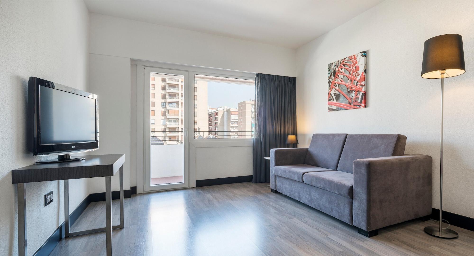 Ilunion Romareda Hotell Zaragoza Exteriör bild