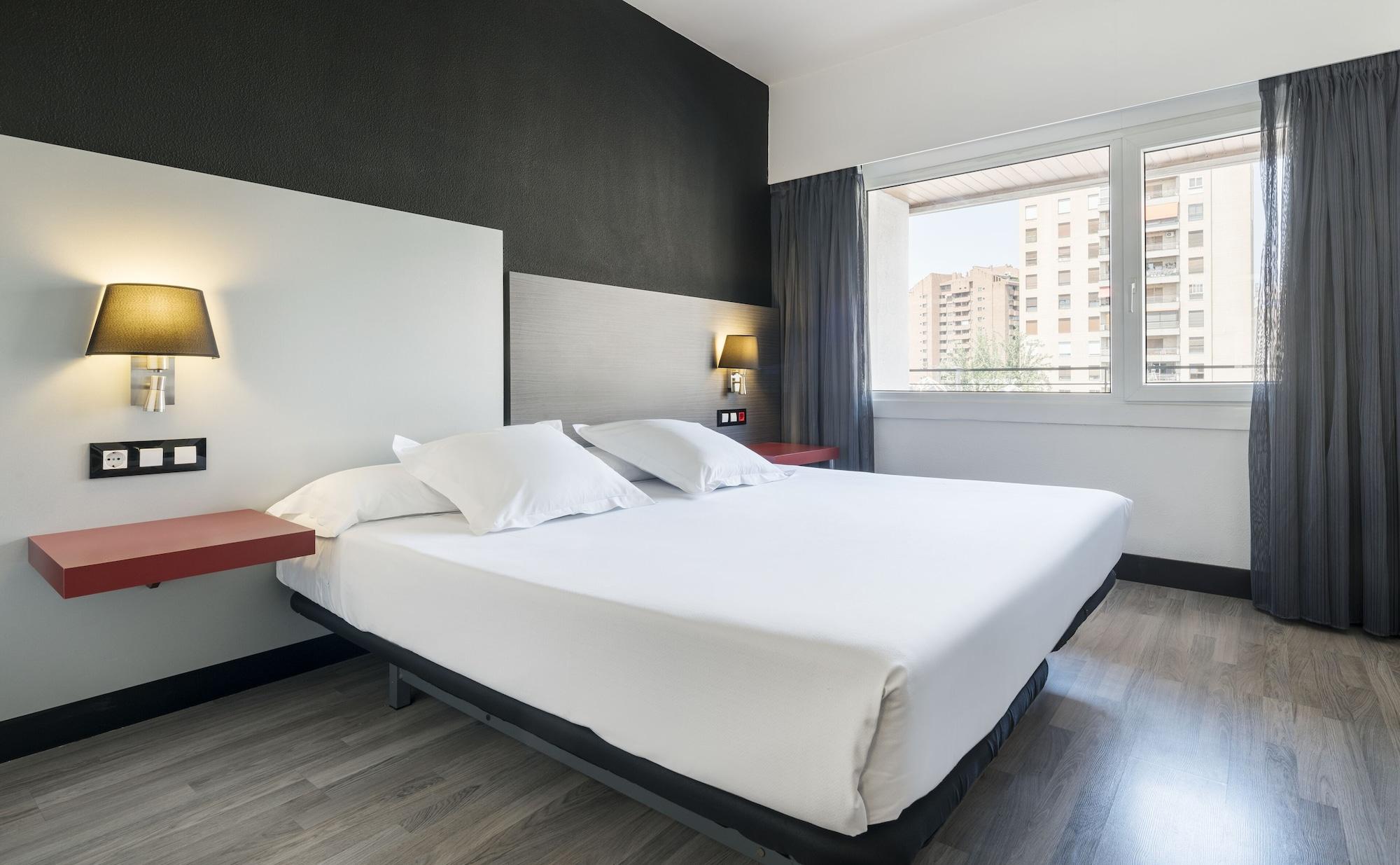 Ilunion Romareda Hotell Zaragoza Exteriör bild
