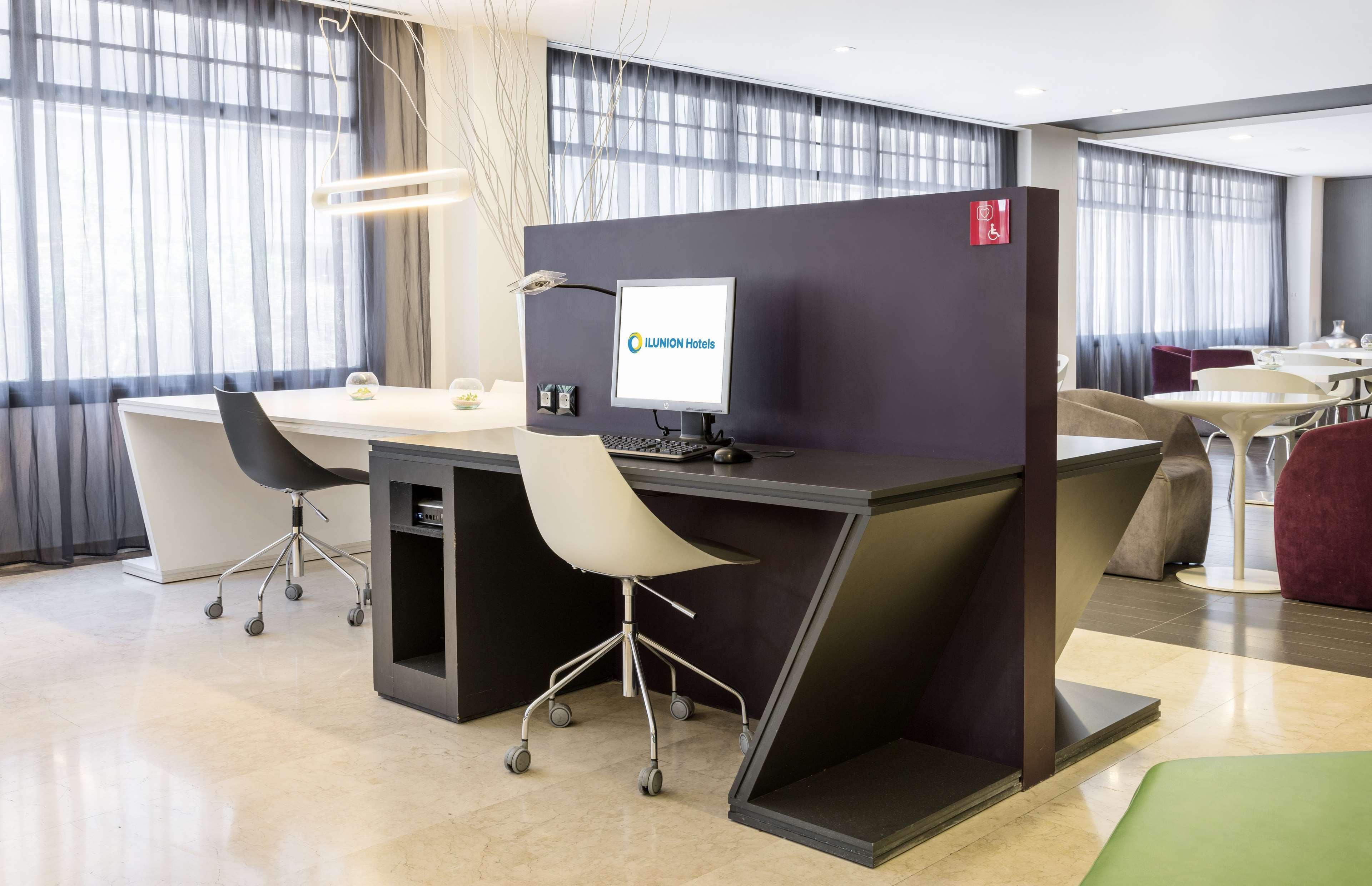 Ilunion Romareda Hotell Zaragoza Exteriör bild