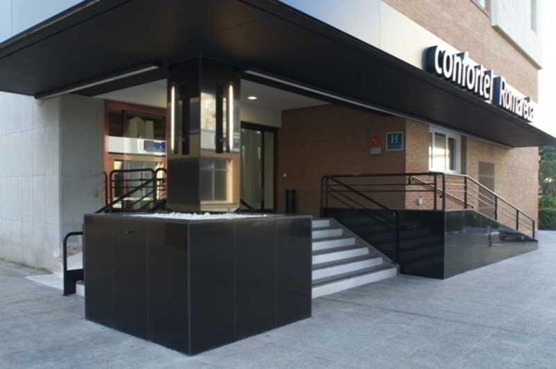 Ilunion Romareda Hotell Zaragoza Exteriör bild