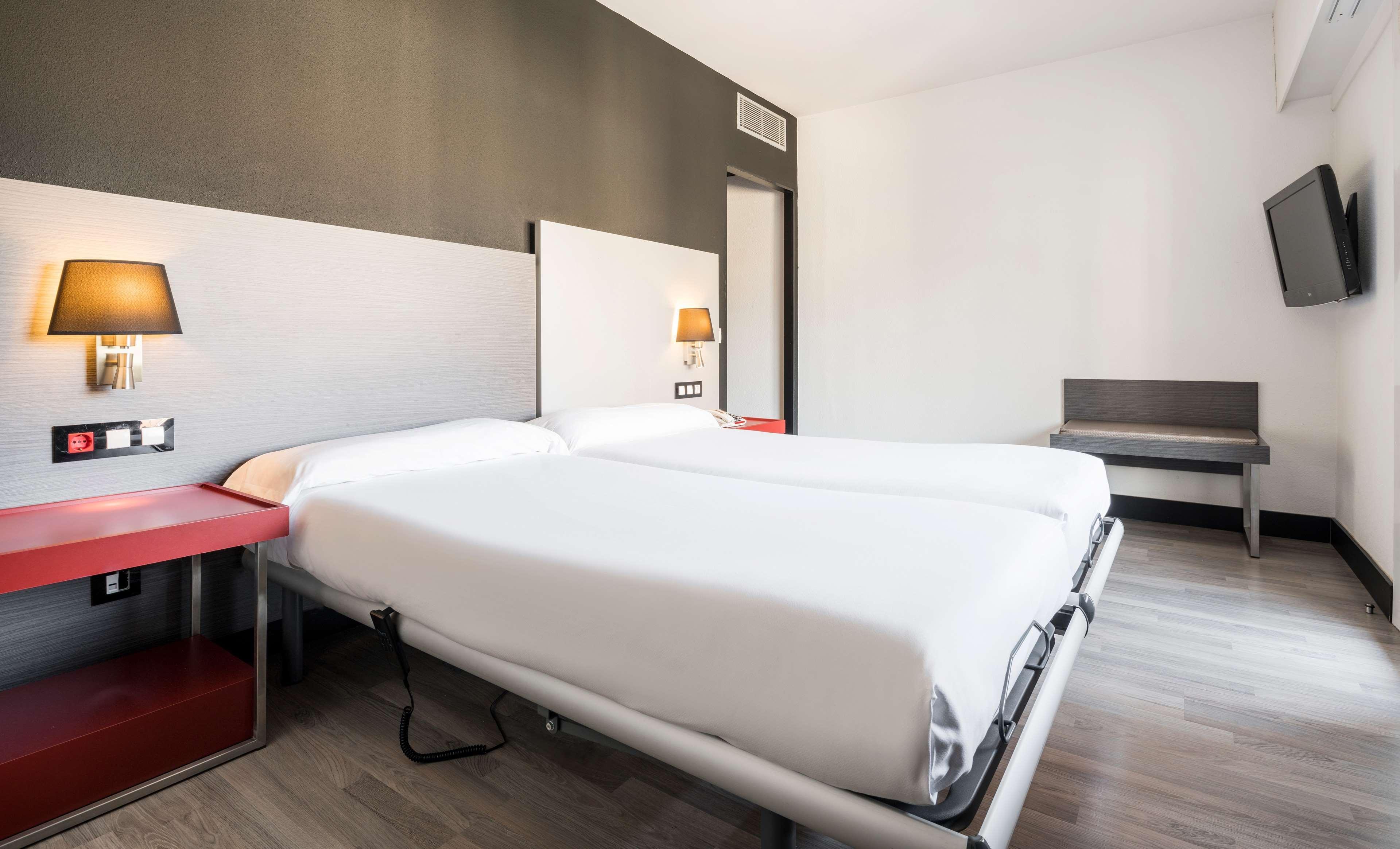 Ilunion Romareda Hotell Zaragoza Exteriör bild