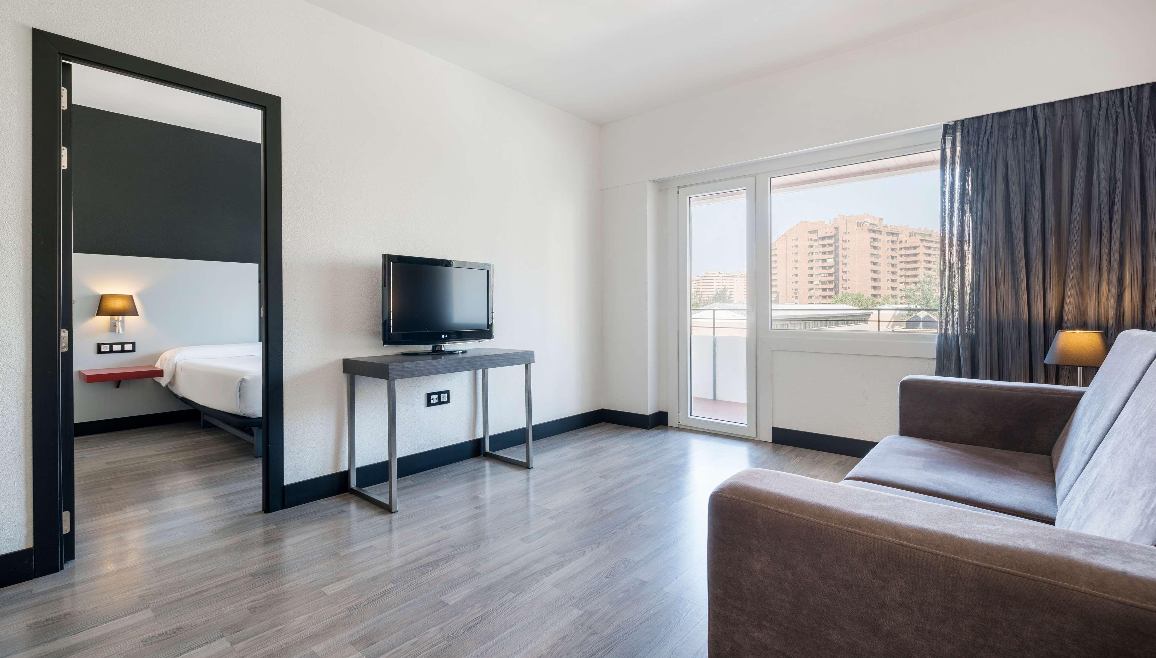Ilunion Romareda Hotell Zaragoza Exteriör bild