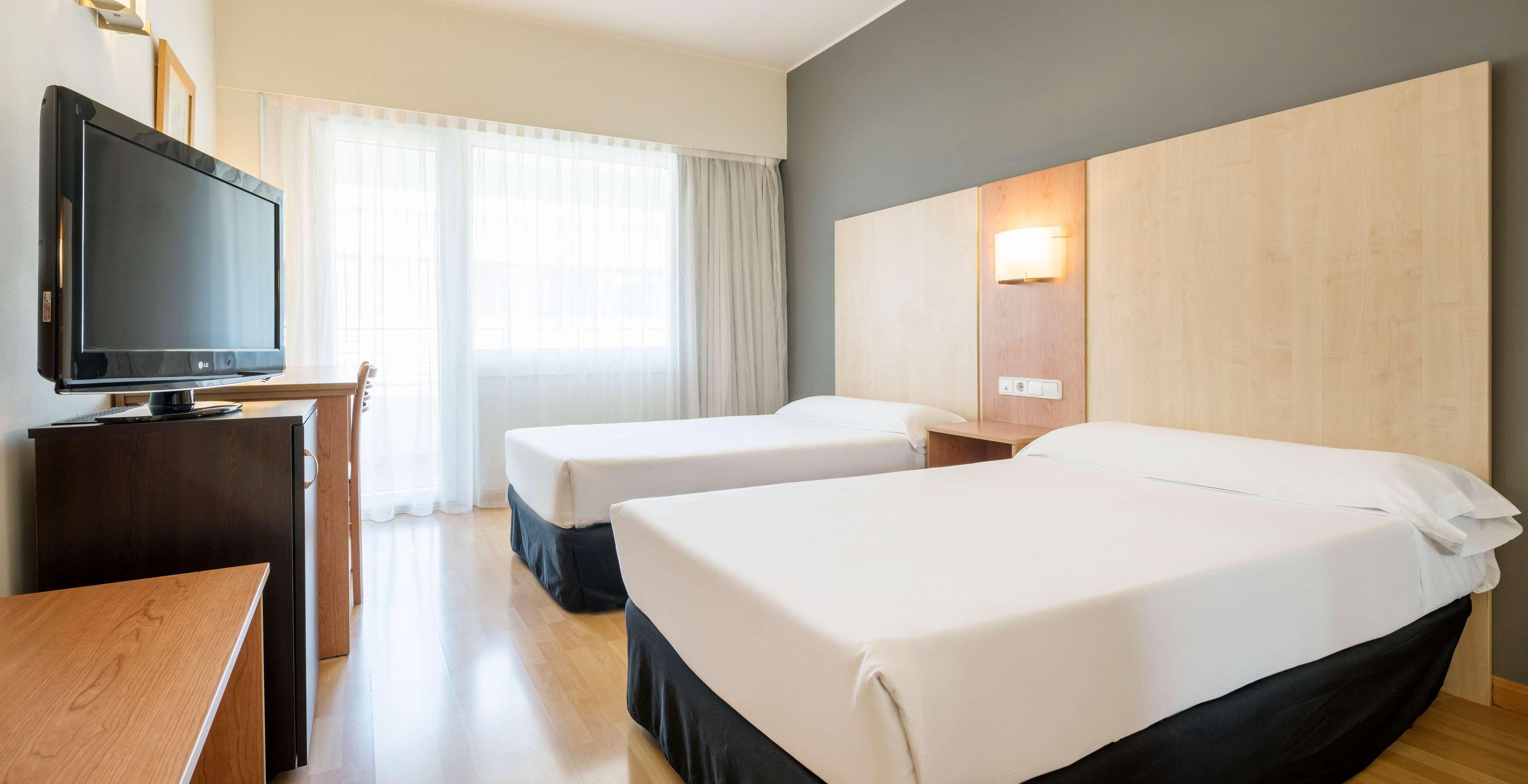 Ilunion Romareda Hotell Zaragoza Exteriör bild