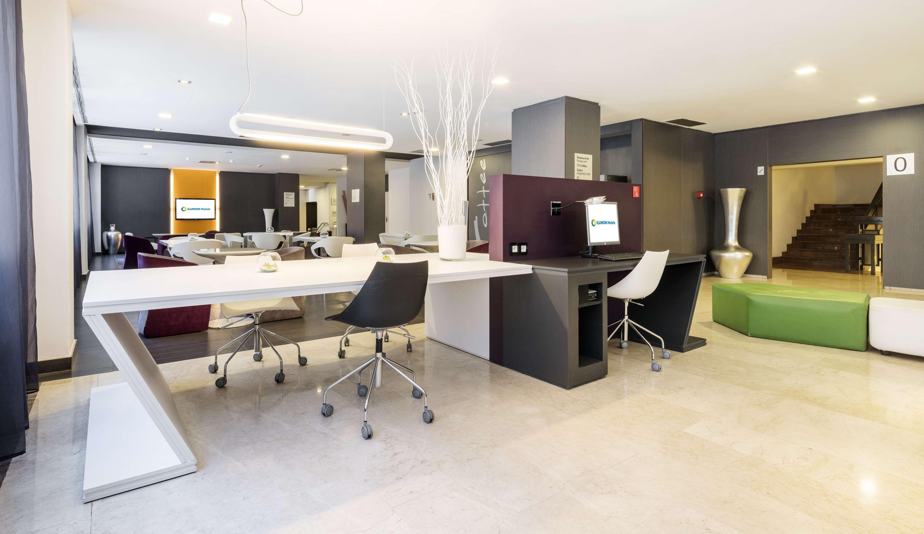 Ilunion Romareda Hotell Zaragoza Exteriör bild