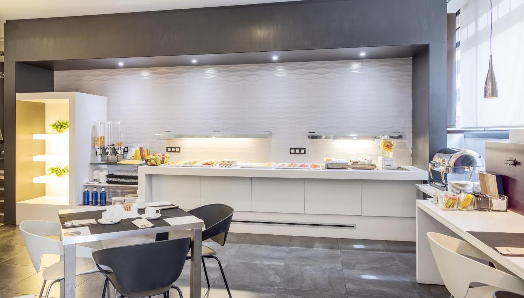 Ilunion Romareda Hotell Zaragoza Exteriör bild