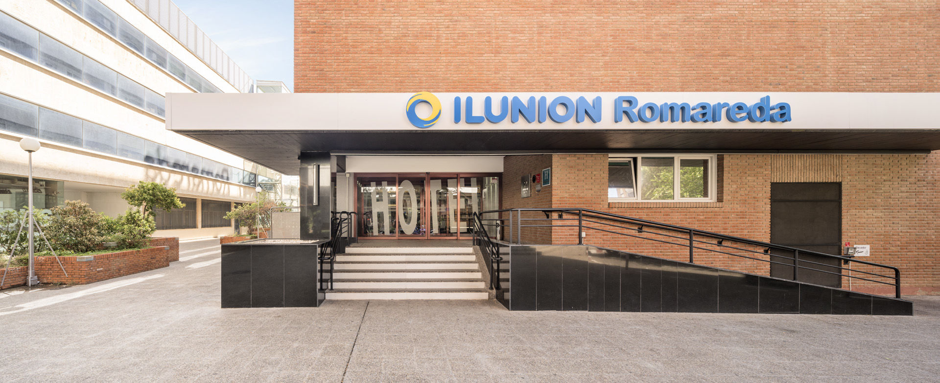 Ilunion Romareda Hotell Zaragoza Exteriör bild