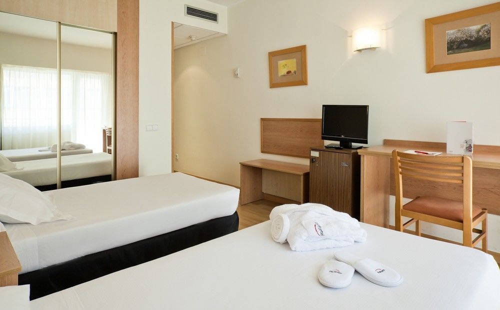 Ilunion Romareda Hotell Zaragoza Exteriör bild